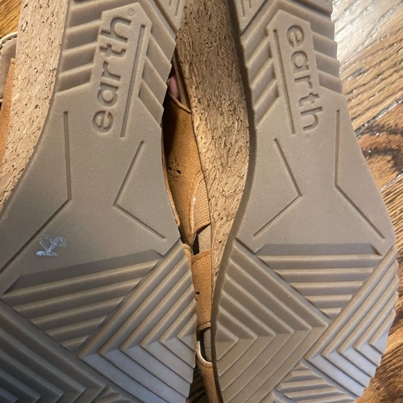 Earth Tan wedge upper heels  with Star Perforations size 9w - Picture 8 of 13